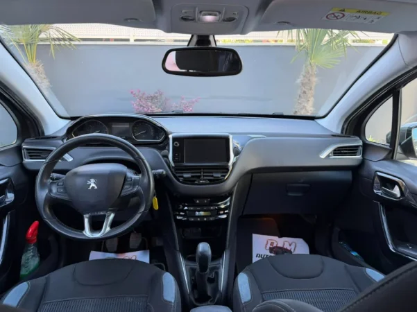 Fier, shes makine PEUGEOT 208-1.6 BENZIN-MANUAL LETRAT SAPO PAGUARA- Benzin, gri metalizato manuale 138.000 km 3.700 €