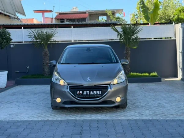 Fier, shes makine PEUGEOT 208-1.6 BENZIN-MANUAL LETRAT SAPO PAGUARA- Benzin, gri metalizato manuale 138.000 km 3.700 €