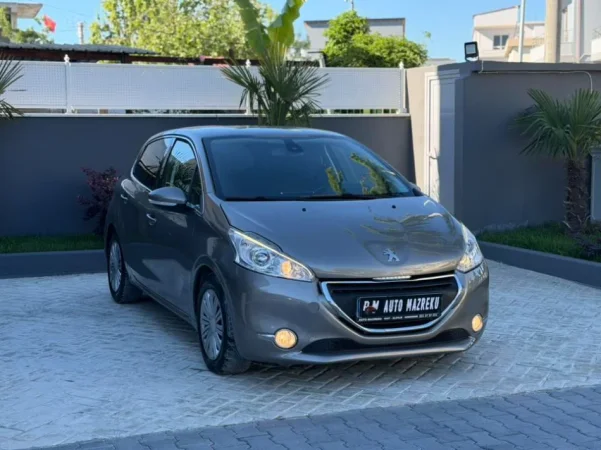 Fier, shes makine PEUGEOT 208-1.6 BENZIN-MANUAL LETRAT SAPO PAGUARA- Benzin, gri metalizato manuale 138.000 km 3.700 €