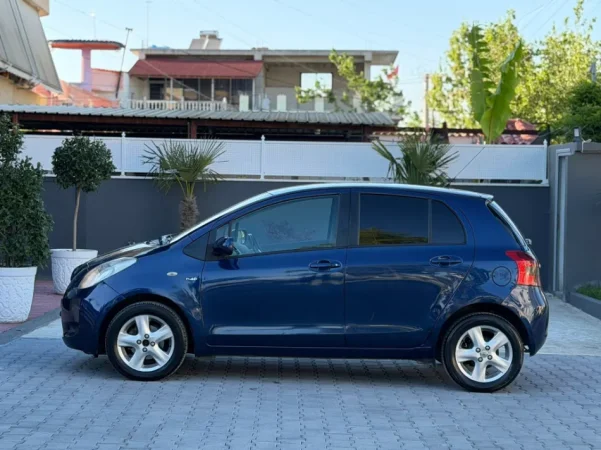 Fier, shes makine TOYOTA YARIS-1.4 DIESEL 4D4-AUTOMATIK-PER PATENTAT E REJA Nafte, blu Kondicioner 275.000 km 3.900 €