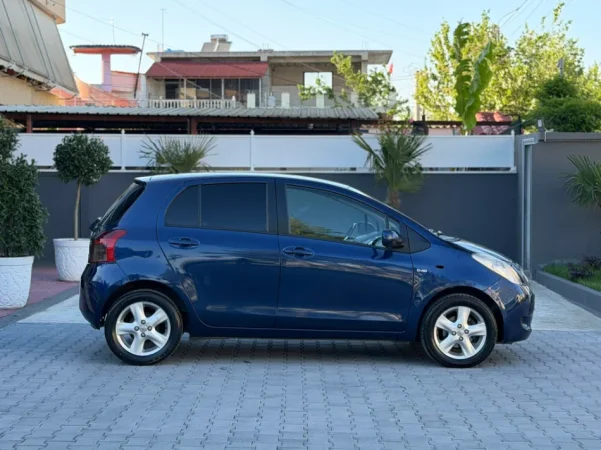 Fier, shes makine TOYOTA YARIS-1.4 DIESEL 4D4-AUTOMATIK-PER PATENTAT E REJA Nafte, blu Kondicioner 275.000 km 3.900 €