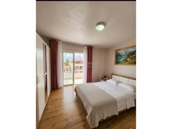 Tirane, jepet me qera apartament 2+1 Kati 3, 81 m² 600 € 