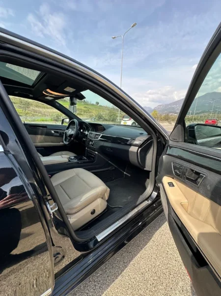 Tirane, shitet E Class 350 Benzin, e zeze automatik Kondicioner 205 km 10.500 €