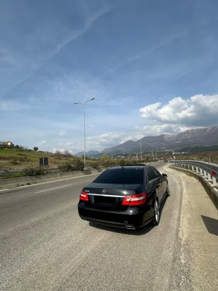Tirane, shitet E Class 350 Benzin, e zeze automatik Kondicioner 205 km 10.500 €