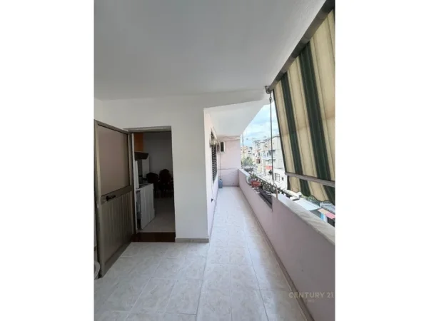 Tirane, jepet me qera apartament 2+1 Kati 4, 100 m² 500 € 
