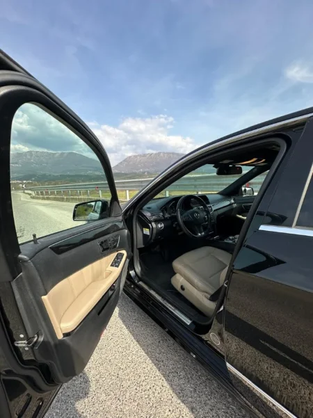 Tirane, shitet E Class 350 Benzin, e zeze automatik Kondicioner 205 km 10.500 €