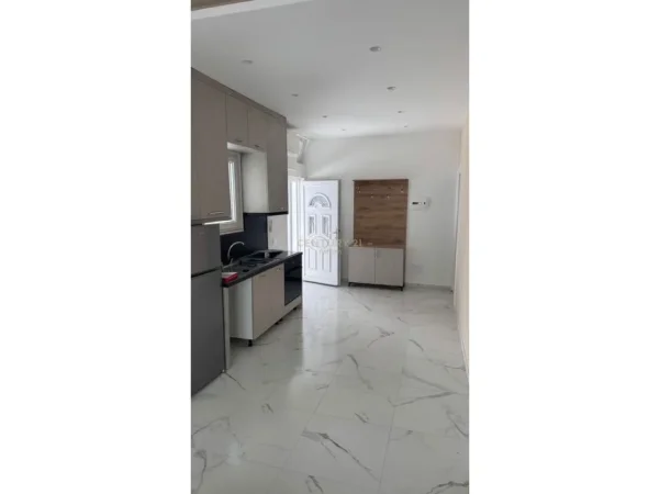 Tirane, jepet me qera apartament 1+1 Kati 1, 75 m² 500 € 