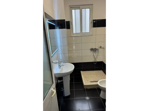 Tirane, jepet me qera apartament 1+1 Kati 7, 73 m² 600 € 
