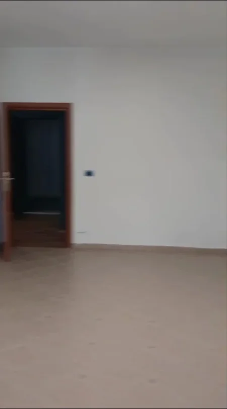 Tirane, jepet me qera ambjent biznesi Kati 8, 70 m² 600 € (Rruga Sami Frasheri)