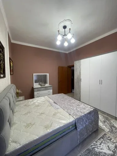 Tirane, jepet me qera apartament 2+1+Aneks+Ballkon Kati 2, 700 € (vasil shanto)
