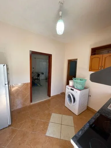 Tirane, jepet me qera garsonier 1+1+Aneks+Ballkon Kati 0, 40 m² 300 € (rruga don bosko)