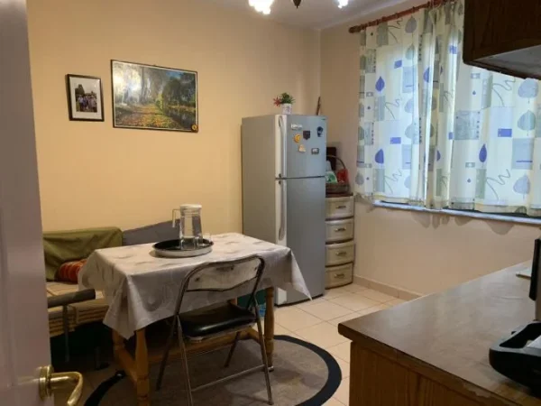 Tirane, shitet apartament 3+1+Ballkon Kati 4, 94 m² 205.000 € (vasil shanto)