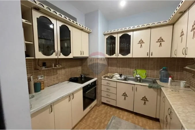 Tirane, shitet apartament 2+1+Ballkon Kati 1, 103 m² 132.000 € (Fresk)