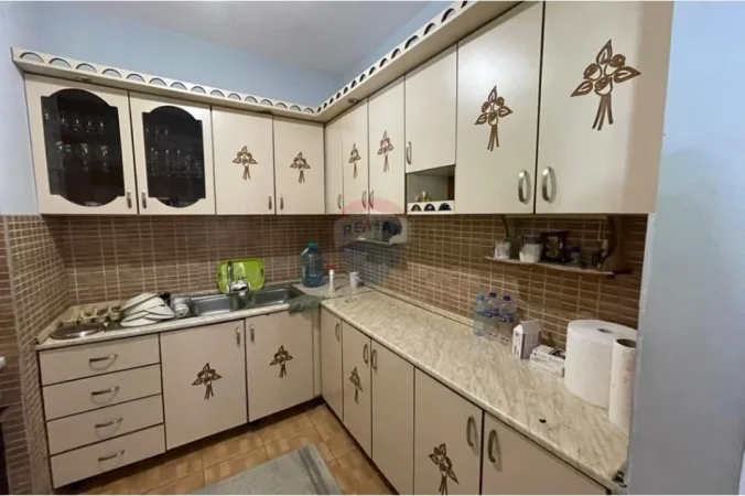 Tirane, shitet apartament 2+1+Ballkon Kati 1, 103 m² 132.000 € (Fresk)