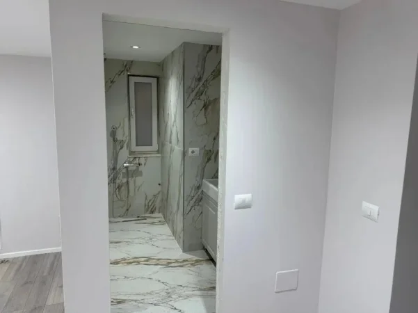 Tirane, jepet me qera ambjent biznesi Kati 0, 73 m² 1.500 € (Bulevardi Bajram Curri)