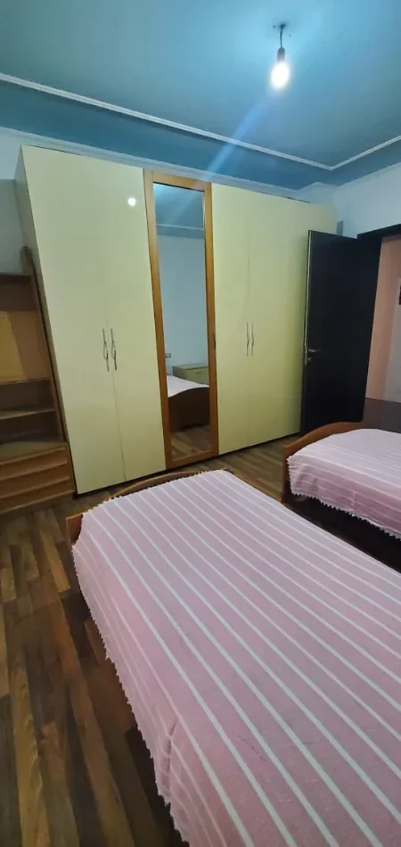 Tirane, jepet me qera apartament 2+1+Ballkon Kati 5, 112 m² 60.000 € (Shkelqim Fusha)