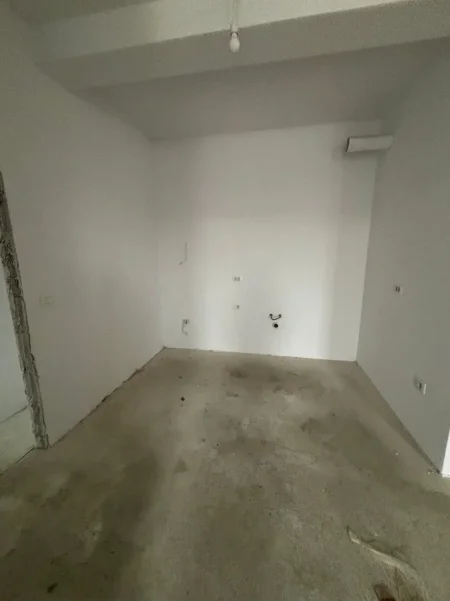 Tirane, shitet apartament 2+1+Ballkon , 145.800 € (Univers City)