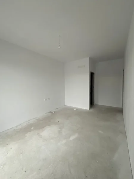 Tirane, shitet apartament 2+1+Ballkon , 145.800 € (Univers City)