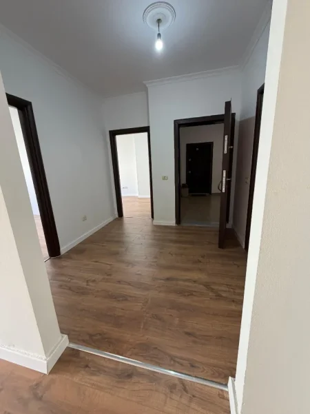 Tirane, shitet apartament 2+1 Kati 3, 90 m² 140.000 € (Kompleksi Fratari)