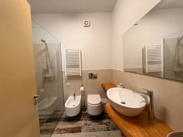 Tirane, shitet apartament 3+1+Ballkon Kati 4, 135 m² 265.000 € (Rruga Jordan Misja)