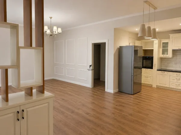 Tirane, jepet me qera zyre Kati 1, 140 m² 1.500 € (BLLOKU)