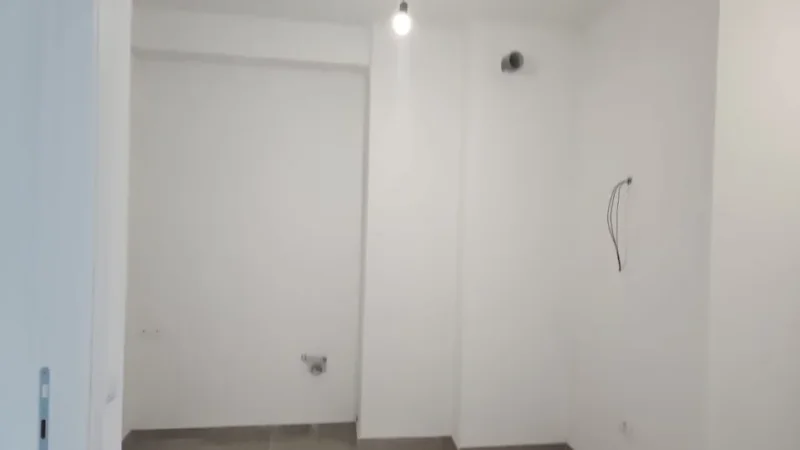 Tirane, jepet me qera ambjent biznesi Kati 1, 100 m² 1300 € (Rruga Myslym Shyri)