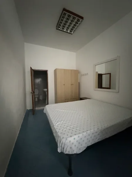 Tirane, jepet me qera apartament 1+1 Kati 1, 40 m² 250 € (Rruga peti)