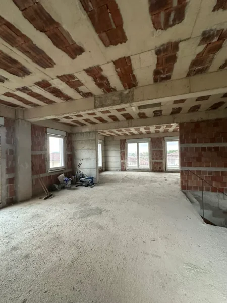 Tirane, shitet Vile 3 Katshe Kati 0, 411 m² 1.100.000 € (TEG)