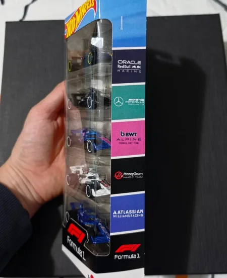 Tirane, shes Makina metalike te Formula 1 te reja ne kuti 30 mij lek 30 €