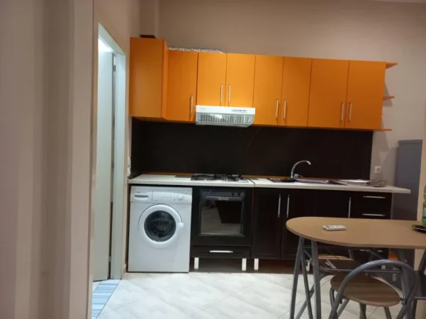 Tirane, jepet me qera apartament 1+1 , 50 m² 350 € (kodra e diellit)