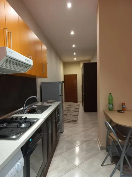 Tirane, jepet me qera apartament 1+1 , 50 m² 350 € (kodra e diellit)
