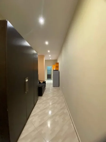 Tirane, jepet me qera apartament 1+1 , 50 m² 350 € (kodra e diellit)
