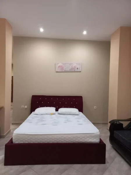 Tirane, jepet me qera apartament 1+1 , 50 m² 350 € (kodra e diellit)