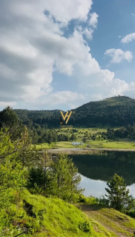Korce, shitet toke , 7.400 m² 592.000 € (VOSKOPOJE)
