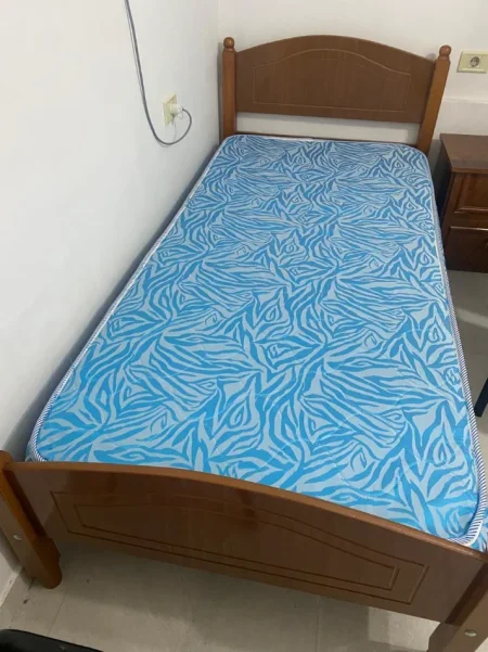 Tirane, shes Okazion! Krevat tek + dyshek = 4500 leke! 4.500 €