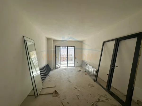 Tirane, shitet apartament 3+1+Ballkon Kati 2, 135 m² 175.700 € (Unaza e re, Tirane)