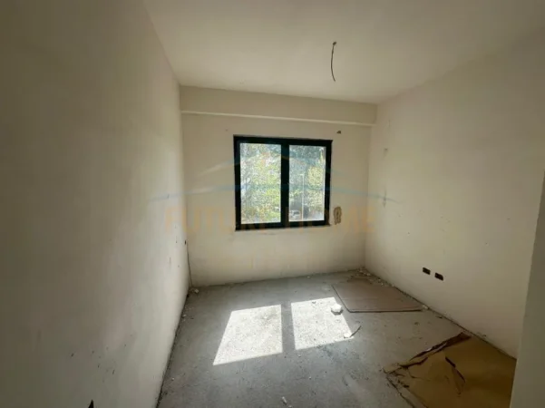 Tirane, shitet apartament 3+1+Ballkon Kati 2, 135 m² 175.700 € (Unaza e re, Tirane)