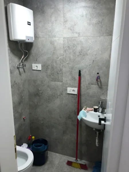 AMBIENT BIZNESI PER QENDER ESTETIKE ME QIRA 350 € (DON BOSKO)