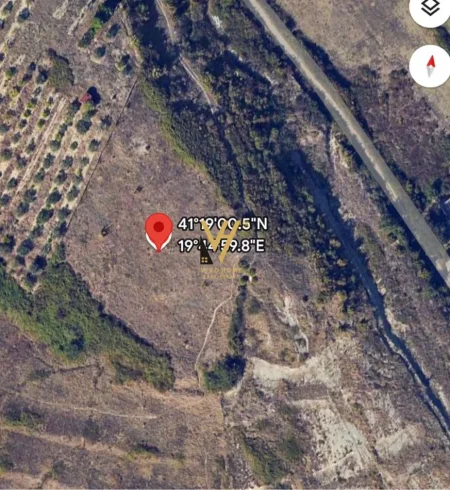 Tirane, shitet toke , 7.700 m² 501.000 € (PRUSH)