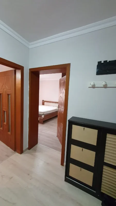 Tirane, jepet me qera apartament 1+1 Kati 5, 60 000 Leke (Myslym Shyri)