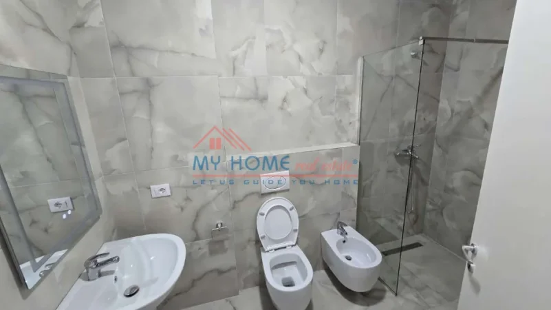 Tirane, jepet me qera apartament 2+1+Ballkon Kati 5, 107 m² 700 € (Oasis Residence)