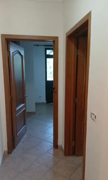 Tirane, jepet me qera zyre Kati 3, 120 m² 1.200 € (QENDER)