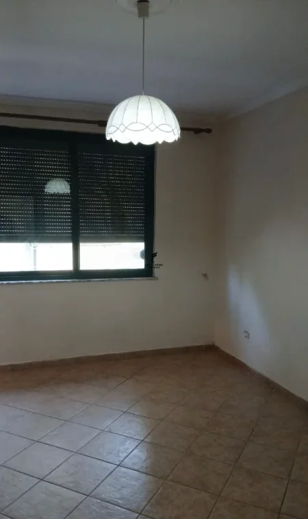 Tirane, jepet me qera zyre Kati 3, 120 m² 1.200 € (QENDER)