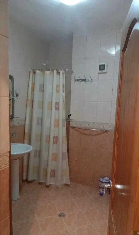 Tirane, jepet me qera zyre Kati 3, 120 m² 1.200 € (QENDER)