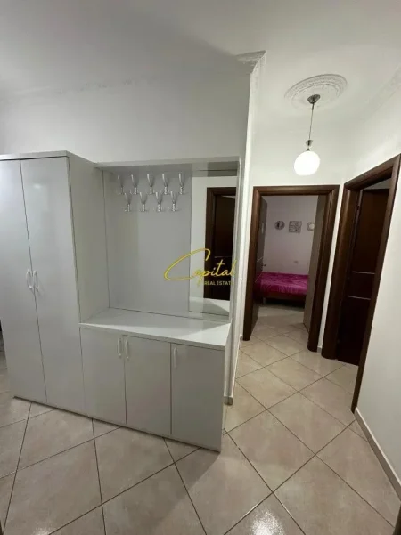 Tirane, jepet me qera apartament 2+1 Kati 2, 100 m² 550 € (ASTIR)