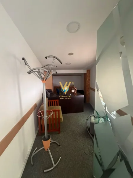 Tirane, jepet me qera zyre Kati 0, 160 m² 1.500 € (MYSLYM SHYRI)