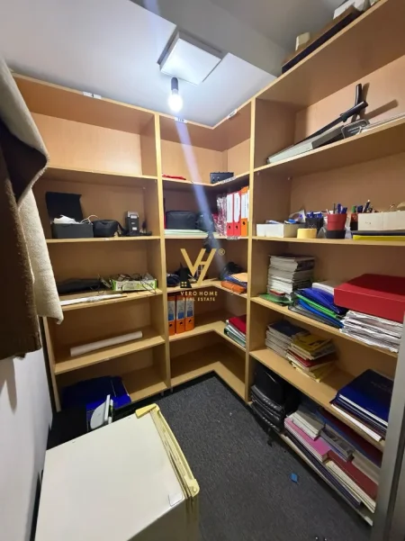 Tirane, jepet me qera zyre Kati 0, 160 m² 1.500 € (MYSLYM SHYRI)