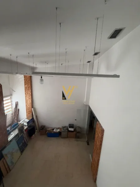 Tirane, jepet me qera zyre Kati 0, 160 m² 1.500 € (MYSLYM SHYRI)