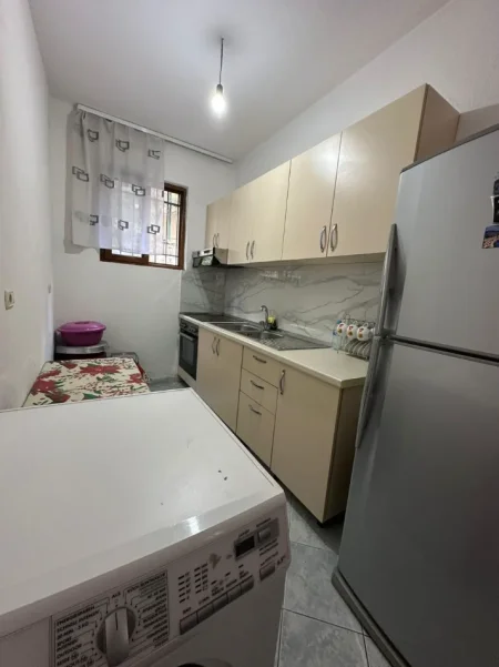Tirane, jepet me qera apartament 2+1+Ballkon Kati 1, 80 m² 350 € (Selitë e Vogël)