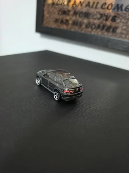 Tirane, shes Makina metalike modele te vecanta 10 €